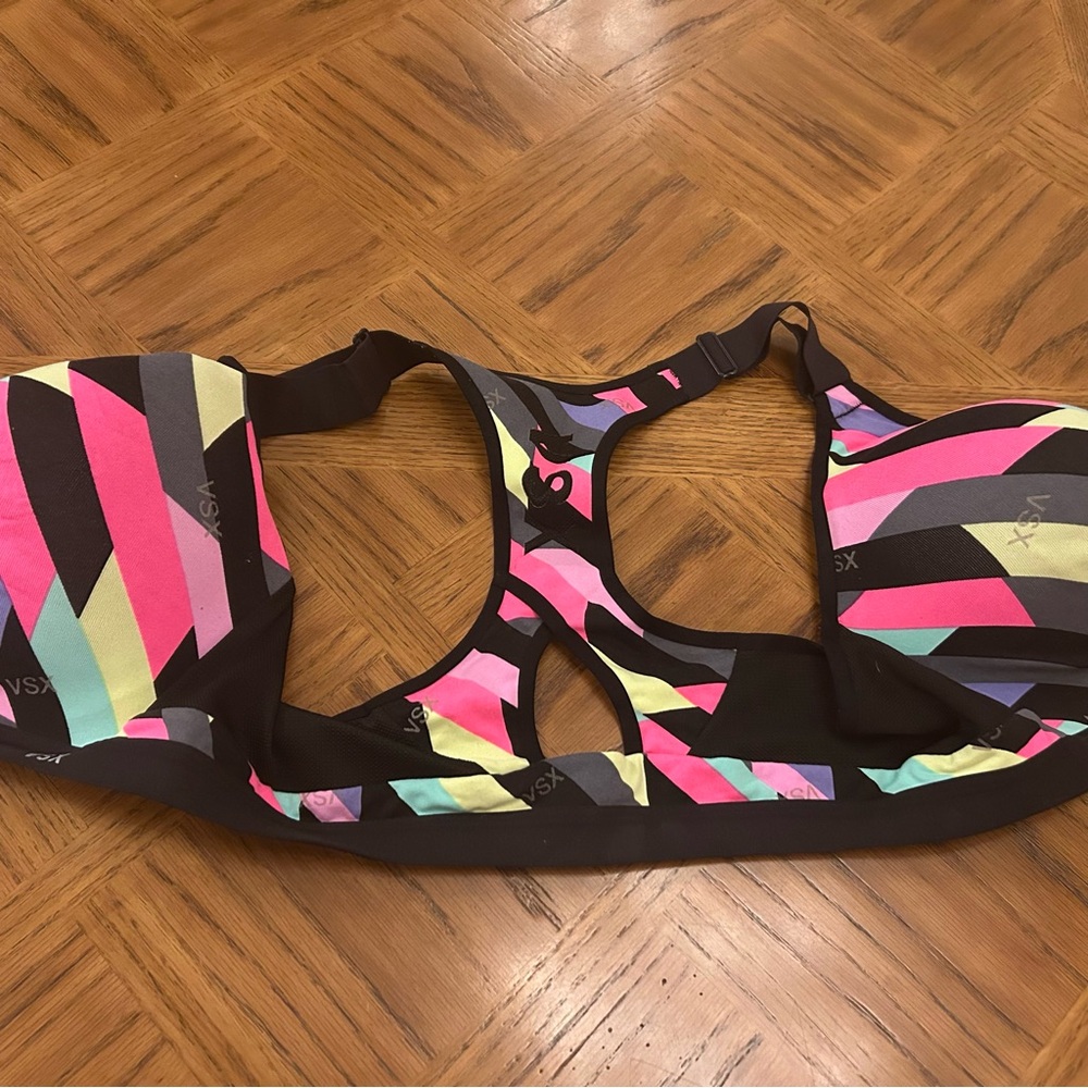 Victoria’s Secret VSX Incredible Sports Bra with Racerback - Picture 2 of 5